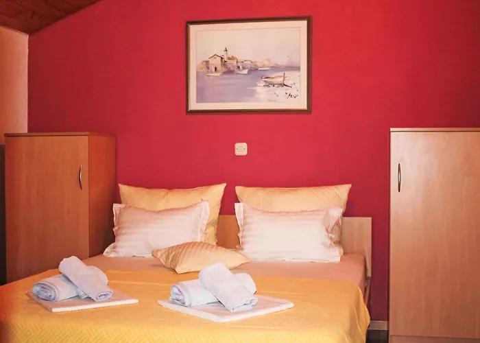 Silvia-4 By Interhome